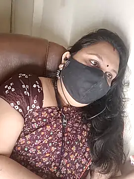 Snapshot of Love-priya chatting on 02/18/26, 04:47 Love-priya online show from 02/18/26, 04:47