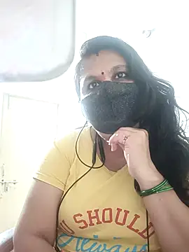 Snapshot of Love-priya chatting on 07/18/26, 01:43 Love-priya online show from 07/18/26, 01:43