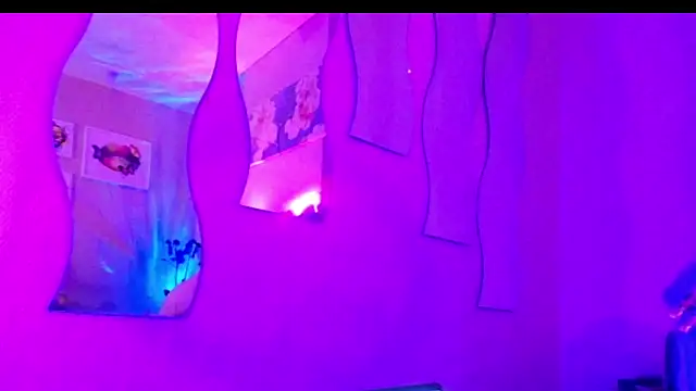 Snapshot of Lia_Roxx chatting on 02/10/25, 03:32 Lia Roxx online show from 02/10/25, 03:32