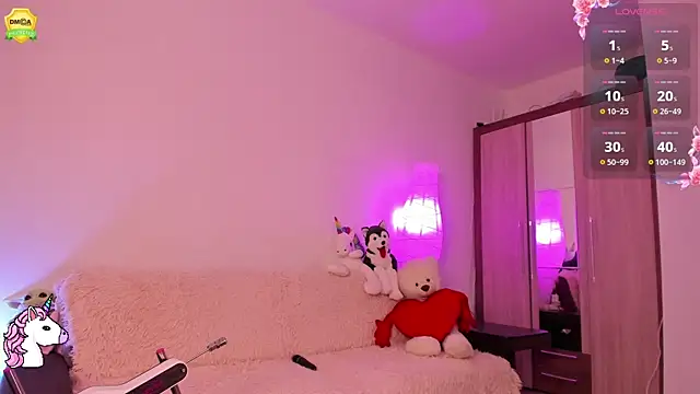 Snapshot of EvaUniporn chatting on 03/10/25, 06:16 EvaUniporn online show from 03/10/25, 06:16