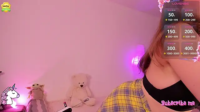 Snapshot of EvaUniporn chatting on 10/22/25, 03:45 EvaUniporn online show from 10/22/25, 03:45