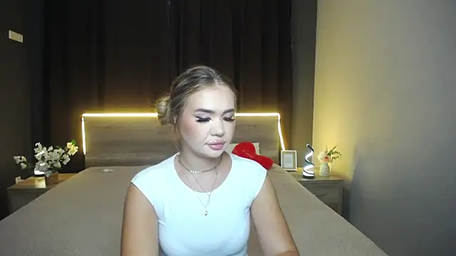 Snapshot of StacyYellig chatting on 07/14/26, 08:25 StacyYellig online show from 07/14/26, 08:25