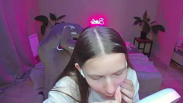 HelloRoxy online show from 12/19/24, 09:17