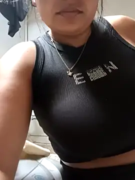 stefanie010 online show from 12/03/25, 07:23