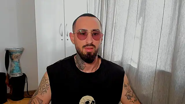 Snapshot of Baddfuckerr chatting on 01/20/25, 12:07 Baddfuckerr online show from 01/20/25, 12:07