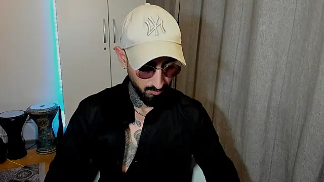 Snapshot of Baddfuckerr chatting on 01/28/25, 03:25 Baddfuckerr online show from 01/28/25, 03:25