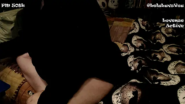 Snapshot of LeluLuvsYou chatting on 12/19/24, 04:45 LeluLuvsYou online show from 12/19/24, 04:45