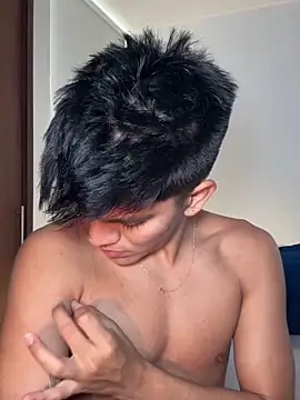 santiago 01 online show from 12/15/24, 01:11