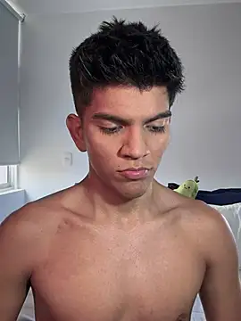 santiago 01 online show from 02/19/25, 03:27