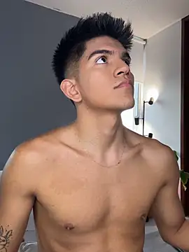 santiago 01 online show from 12/19/25, 10:28