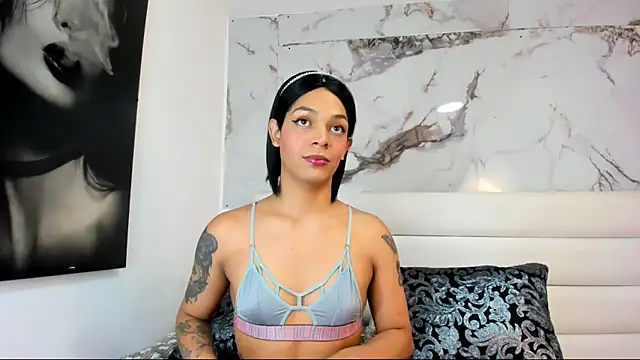 Snapshot of emily_lady20 chatting on 06/15/26, 04:04 emily lady20 online show from 06/15/26, 04:04