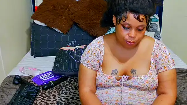 THESHORTQUEEN online show from 12/03/25, 09:46