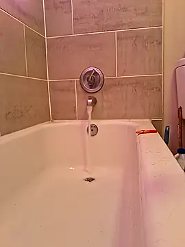 Snapshot of chillmfrs chatting on 10/31/25, 03:51 chillmfrs online show from 10/31/25, 03:51