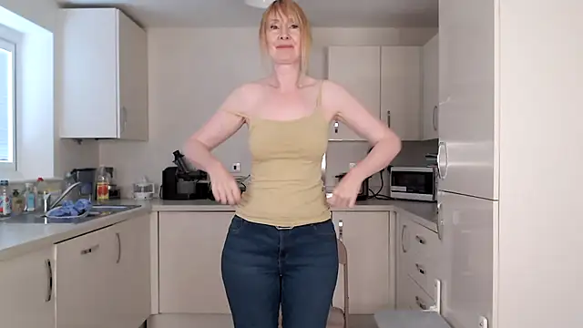 Snapshot of British_Goddess_Anna chatting on 07/19/26, 08:07 British Goddess Anna online show from 07/19/26, 08:07