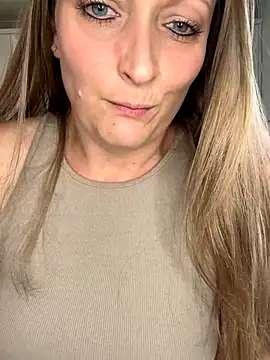 HoneyBluex online show from 09/25/25, 11:14