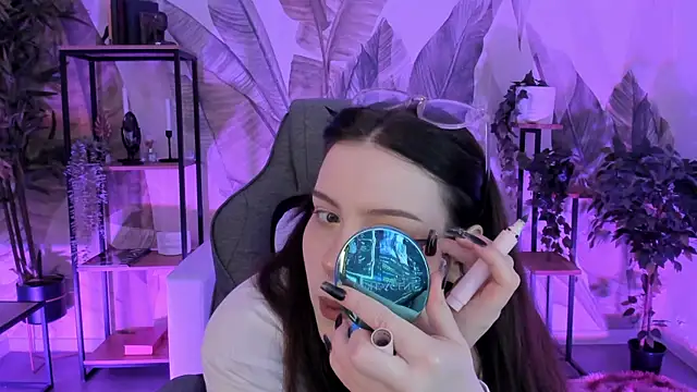 CoralineKeyns online show from 10/21/25, 05:19