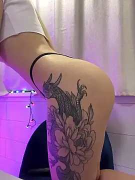 Lunalikaiya online show from 12/15/25, 07:07