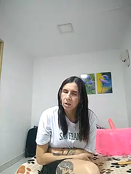 Snapshot of Cameron_puppy chatting on 06/19/26, 05:56 Cameron puppy online show from 06/19/26, 05:56