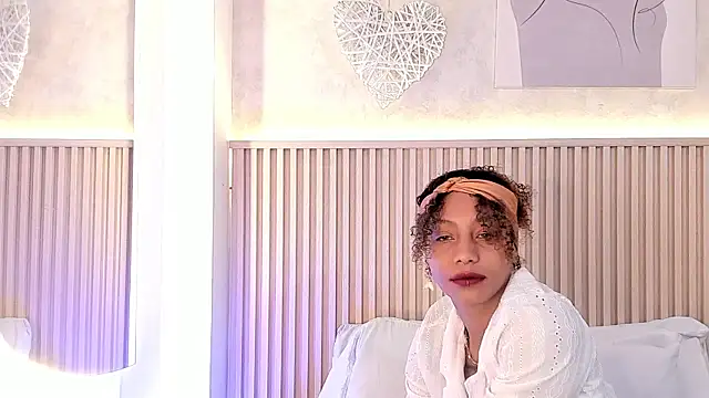 daiana curly online show from 09/25/25, 08:01