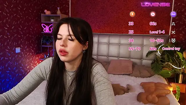 JulieHeets online show from 02/13/25, 07:56