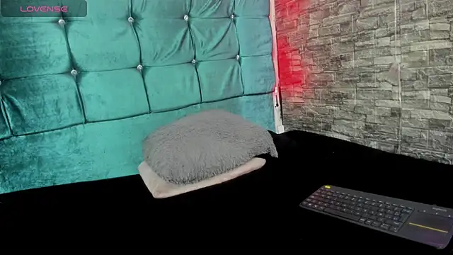 Cloee66 online show from 10/17/25, 03:25