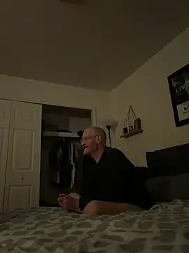 Snapshot of ucbryson chatting on 06/19/26, 04:28 ucbryson online show from 06/19/26, 04:28