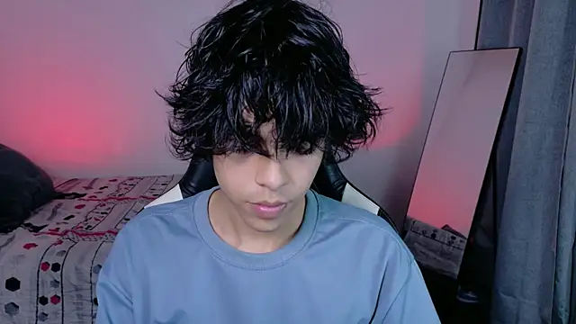 Snapshot of Alan26_ chatting on 05/18/26, 07:47 Alan26 online show from 05/18/26, 07:47