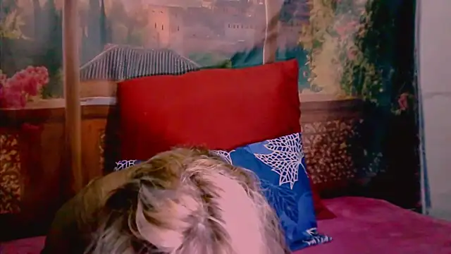 Snapshot of RoyalIndianCreamPuff chatting on 10/11/25, 07:23 RoyalIndianCreamPuff online show from 10/11/25, 07:23