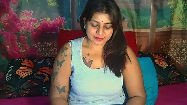 Snapshot of RoyalIndianCreamPuff chatting on 06/13/26, 07:01 RoyalIndianCreamPuff online show from 06/13/26, 07:01