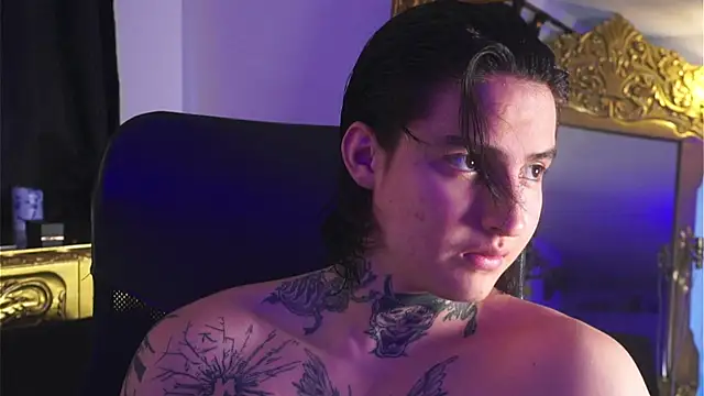 dantecoppolaa  online show from 12/24/24, 09:33