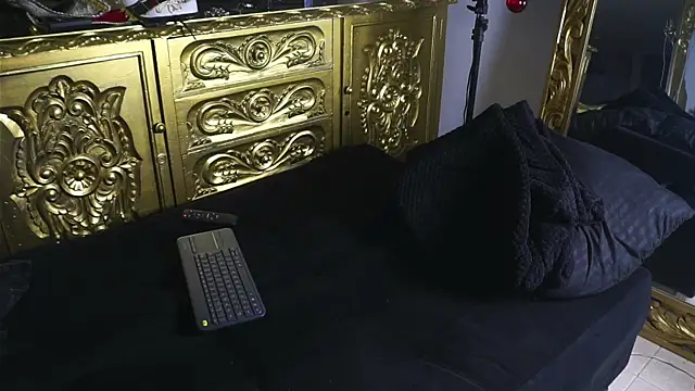 dantecoppolaa  online show from 01/16/25, 11:48