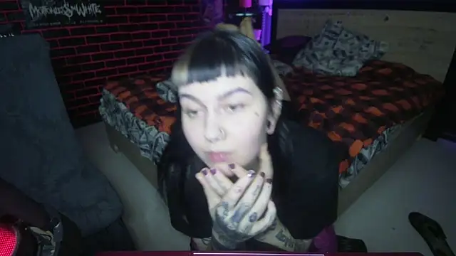 MoorderxDoll online show from 12/14/25, 07:40