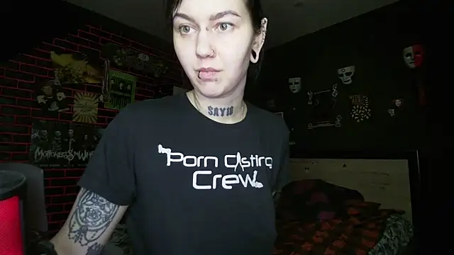 Snapshot of MoorderxDoll chatting on 04/17/26, 08:12 MoorderxDoll online show from 04/17/26, 08:12