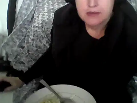 Snapshot of DragoneSFR chatting on 02/01/25, 04:00 DragoneSFR online show from 02/01/25, 04:00