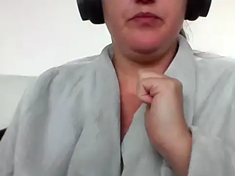 Snapshot of DragoneSFR chatting on 02/02/25, 03:28 DragoneSFR online show from 02/02/25, 03:28