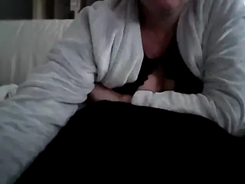 Snapshot of DragoneSFR chatting on 02/25/25, 04:00 DragoneSFR online show from 02/25/25, 04:00