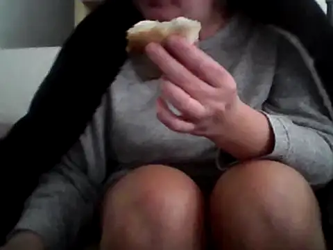 Snapshot of DragoneSFR chatting on 02/26/25, 04:24 DragoneSFR online show from 02/26/25, 04:24