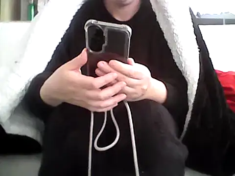 Snapshot of DragoneSFR chatting on 03/01/25, 08:45 DragoneSFR online show from 03/01/25, 08:45