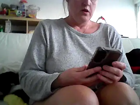 Snapshot of DragoneSFR chatting on 03/04/25, 04:52 DragoneSFR online show from 03/04/25, 04:52