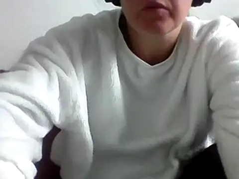 Snapshot of DragoneSFR chatting on 03/12/25, 10:26 DragoneSFR online show from 03/12/25, 10:26