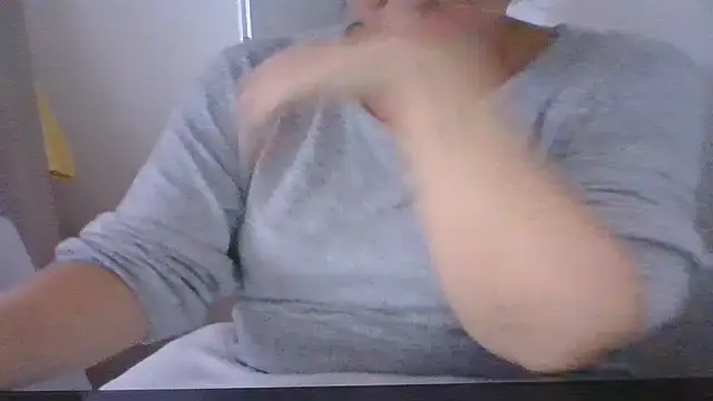 Snapshot of DragoneSFR chatting on 09/22/25, 03:47 DragoneSFR online show from 09/22/25, 03:47