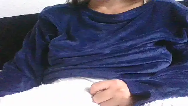 Snapshot of DragoneSFR chatting on 10/04/25, 06:44 DragoneSFR online show from 10/04/25, 06:44