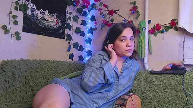 Tiny Witch online show from 09/09/25, 11:26