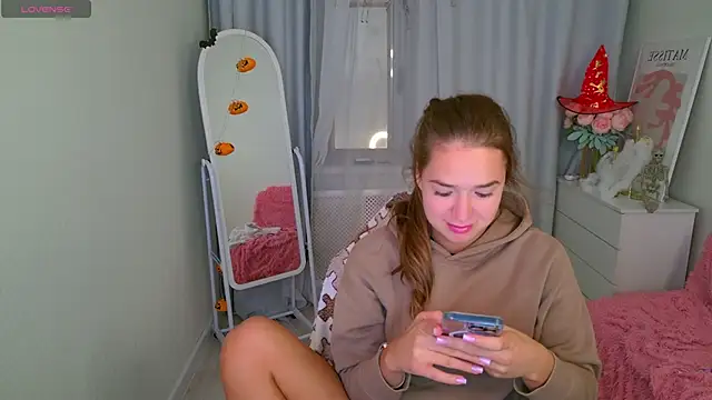 Snapshot of LovelyJessie chatting on 10/15/25, 12:49 LovelyJessie online show from 10/15/25, 12:49