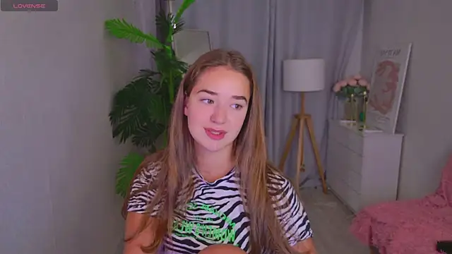 LovelyJessie online show from 06/25/26, 01:48
