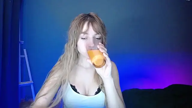 LuciaYoung online show from 02/12/25, 07:13