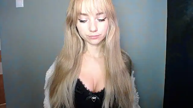 LuciaYoung online show from 10/02/25, 06:31