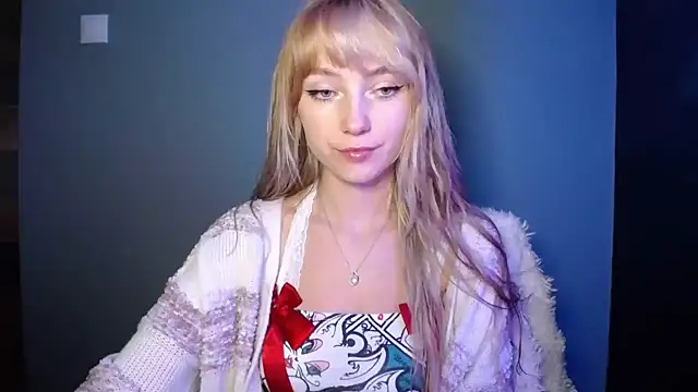 LuciaYoung online show from 10/04/25, 06:17