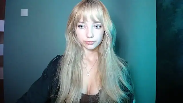 LuciaYoung online show from 10/07/25, 06:32