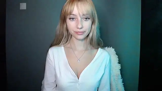 LuciaYoung online show from 10/08/25, 06:16